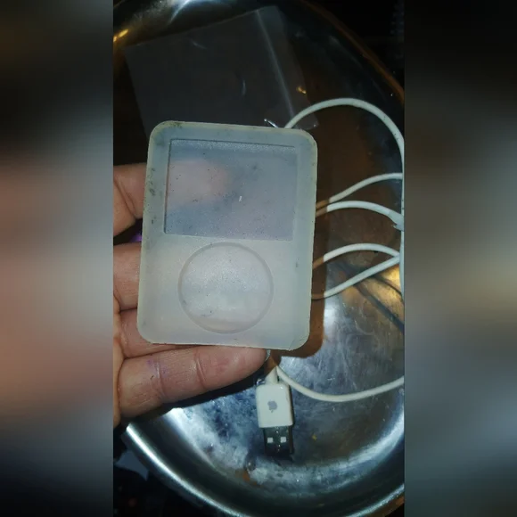 GEN 3 Ipod Player PINK - Picture 4 of 4